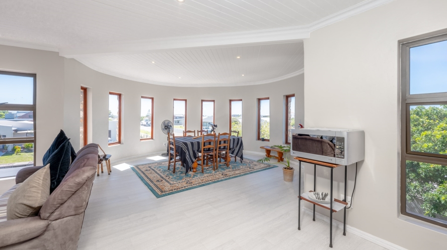 9 Bedroom Property for Sale in Struisbaai Western Cape